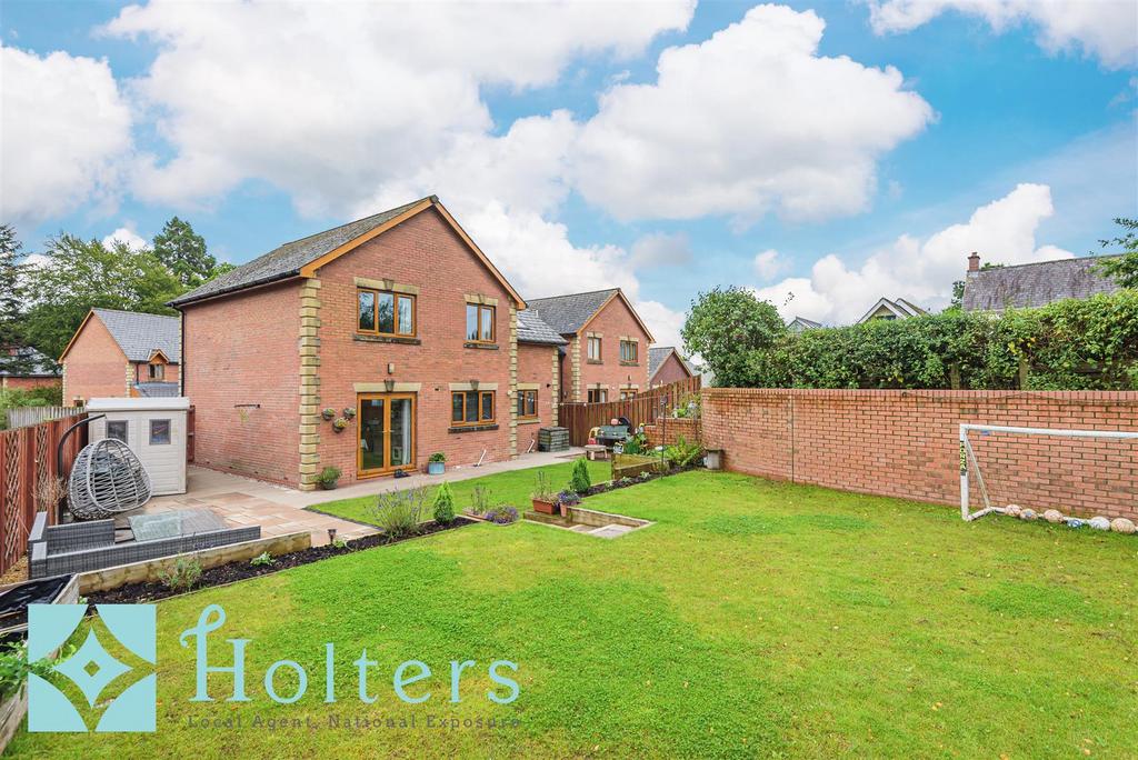 4 Church Land, Llanyre-11.jpg