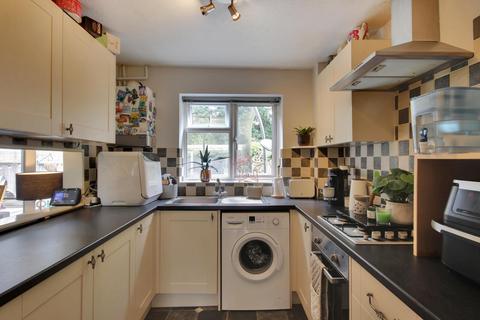 3 bedroom flat for sale, Hawkenbury Close, Tunbridge Wells, TN2