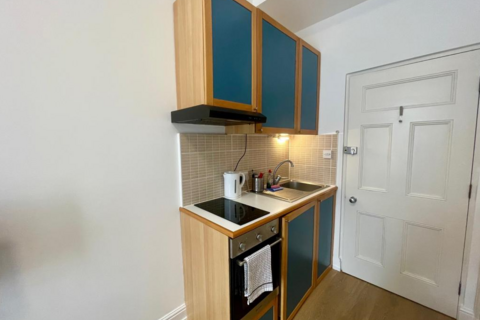 Studio to rent, Fulham Palace Road, W6 9HH