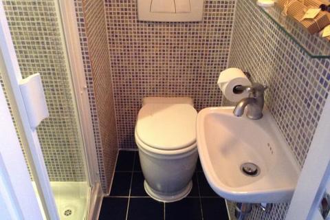 Studio to rent, Fulham Palace Road, W6 9HH