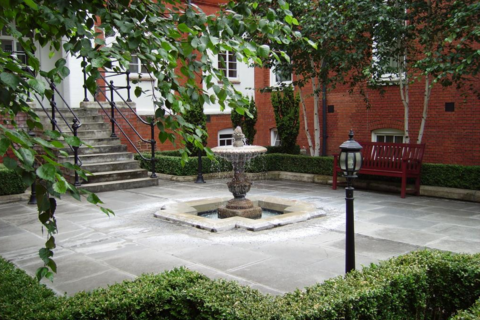 Studio to rent, Fulham Palace Road, W6 9HH