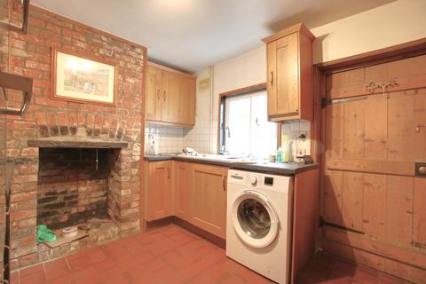 2 bedroom semi-detached house for sale, Central Romsey