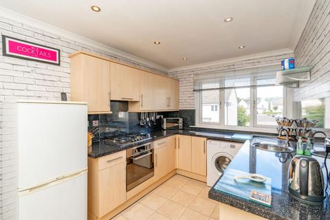 38/4 Cleekim Road, Edinburgh, EH15 3HU