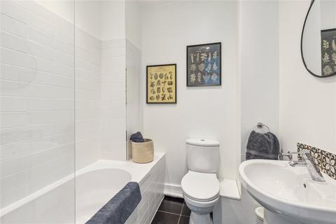 36b Prairie Street, London, SW8 3PP