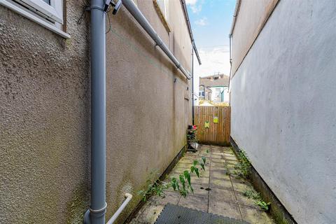 1 bedroom ground floor flat for sale, Rawden Place, Cardiff CF11