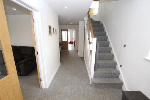 4 bedroom cottage to rent, Dengemarsh Road