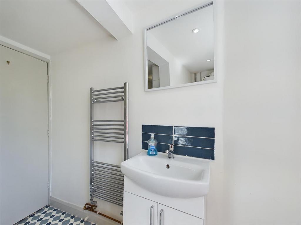 CAM03358 G0-PR0125-STILL005.jpg