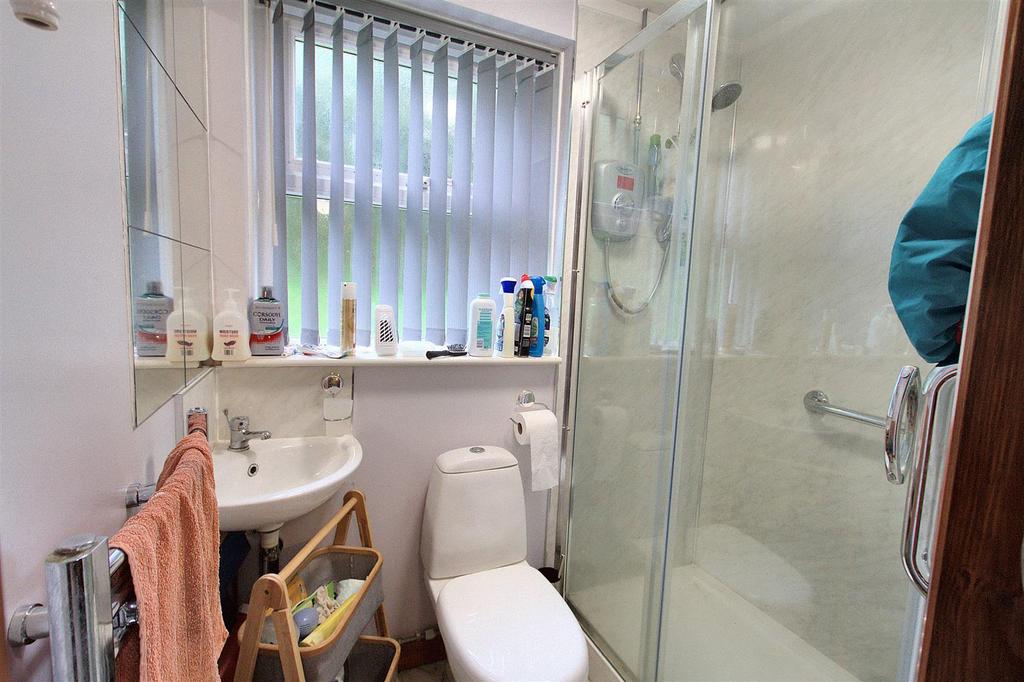 Ground floor shower room/en-suite