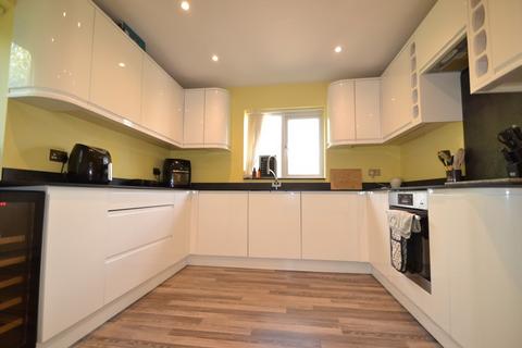 2 bedroom apartment to rent, Sittingbourne ME10