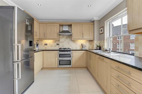 4 bedroom townhouse for sale, Barwell Road, Bury St. Edmunds