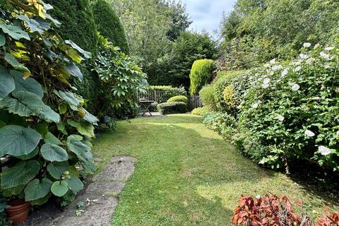 3 bedroom end of terrace house for sale, Godalming  *No Onward Chain*