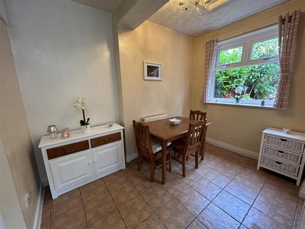 L shaped kitchen diner