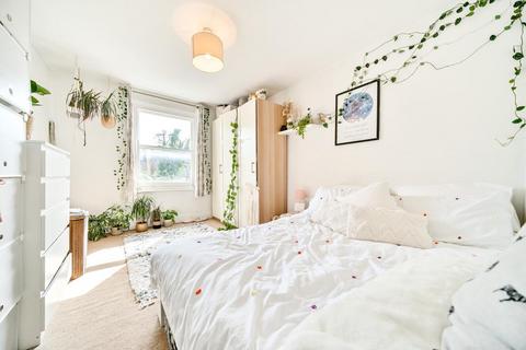 3 bedroom flat for sale, Griffiths Road, Wimbledon