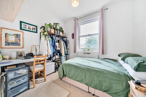 3 bedroom flat for sale, Griffiths Road, Wimbledon