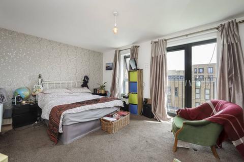 3 bedroom flat to rent, Crawshay Road,, Oval, London, SW9