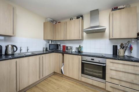 3 bedroom flat to rent, Crawshay Road,, Oval, London, SW9