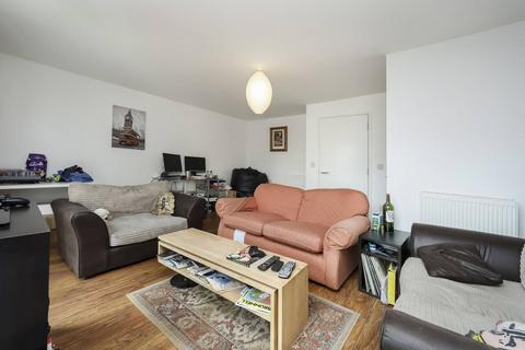 3 bedroom flat to rent, Crawshay Road,, Oval, London, SW9