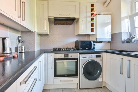 2 bedroom flat for sale, Dog Kennel Hill Estate, Denmark Hill, London, SE22