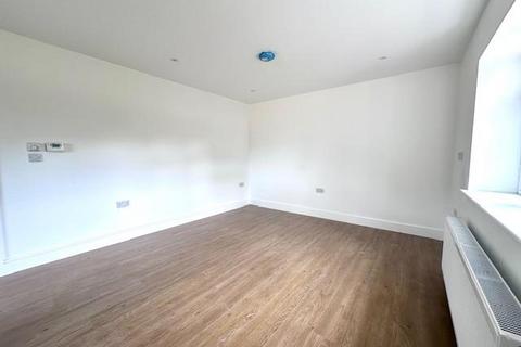 2 bedroom flat to rent, All Saints, London Colney