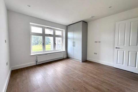 2 bedroom flat to rent, All Saints, London Colney