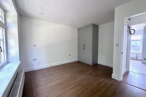 2 bedroom flat to rent, All Saints, London Colney