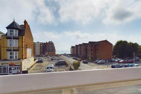 2 bedroom flat for sale, Promenade, Bridlington