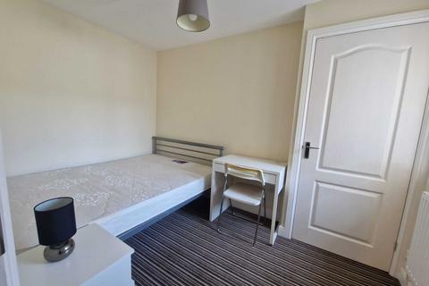 4 bedroom end of terrace house to rent, Swansea SA1