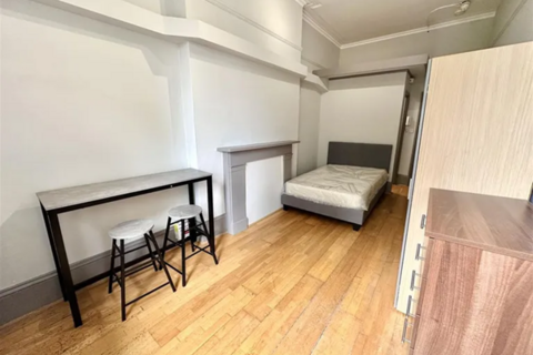 Studio to rent, Belsize Avenue, London NW3