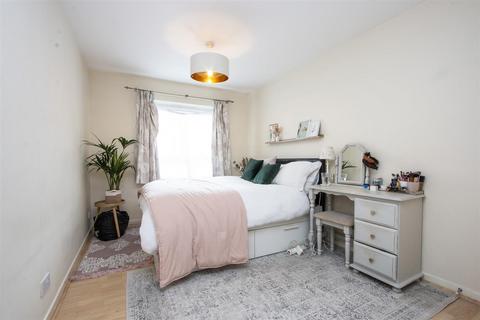 1 bedroom flat for sale, Nantes Close, London SW18