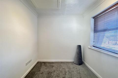 2 bedroom apartment to rent, Chelsea Gardens, Church Langley