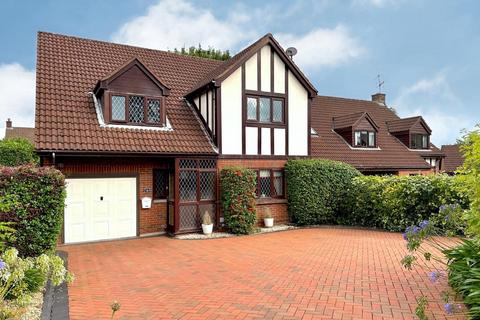 4 bedroom detached house for sale, Meadowside, Penarth