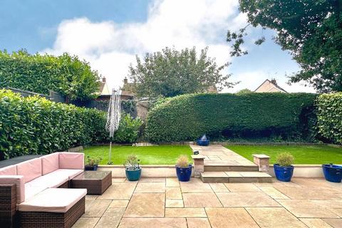 4 bedroom detached house for sale, Meadowside, Penarth