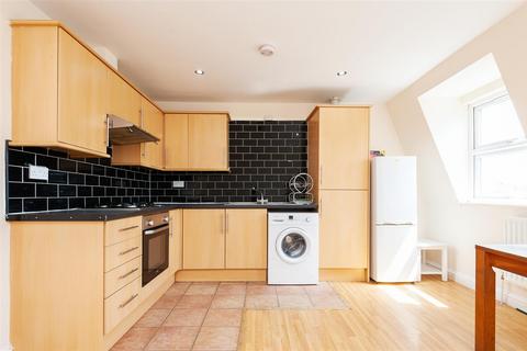 2 bedroom flat to rent, Bethnal Green Road, London