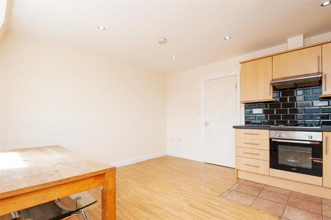 2 bedroom flat to rent, Bethnal Green Road, London