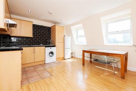 2 bedroom flat to rent, Bethnal Green Road, London