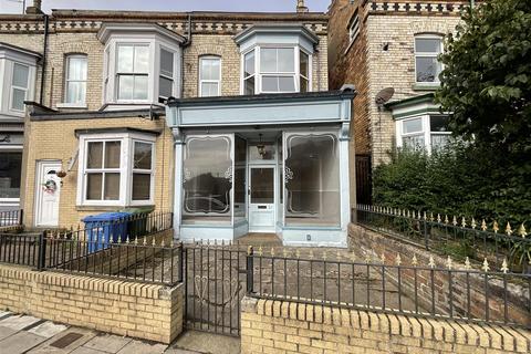 3 bedroom house to rent, Gladstone Road, Scarborough