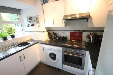 1 bedroom end of terrace house to rent, Upton, Woking GU21