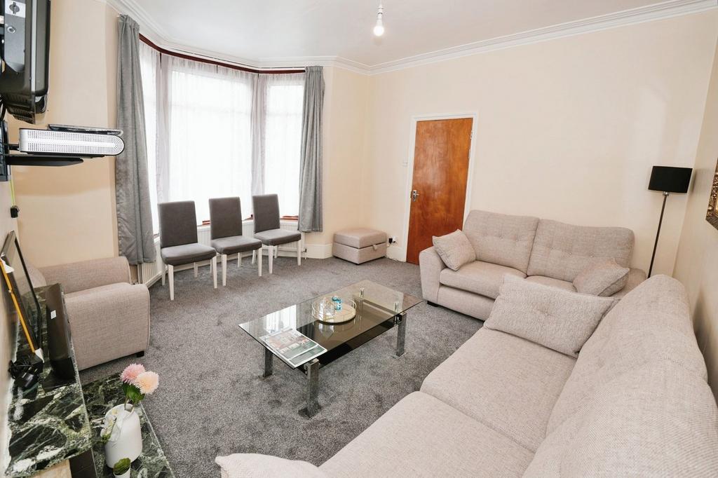 Cecil Road, ILFORD, IG1 3 bed terraced house for sale £550,000