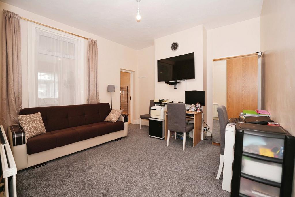 Cecil Road, ILFORD, IG1 3 bed terraced house for sale £550,000