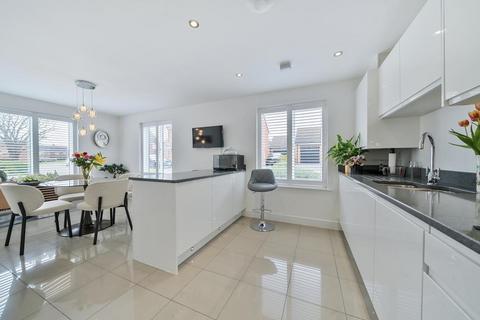 1 Gordon Place, West End, Woking, GU24 9GH
