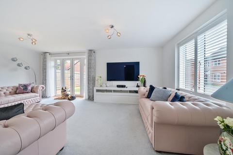 1 Gordon Place, West End, Woking, GU24 9GH