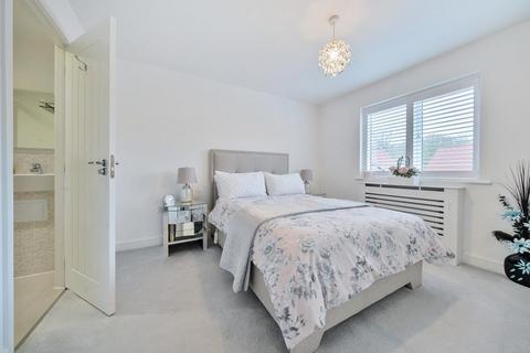 1 Gordon Place, West End, Woking, GU24 9GH
