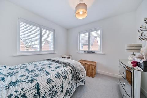 1 Gordon Place, West End, Woking, GU24 9GH