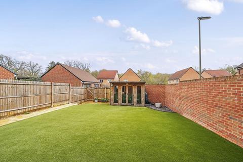 1 Gordon Place, West End, Woking, GU24 9GH