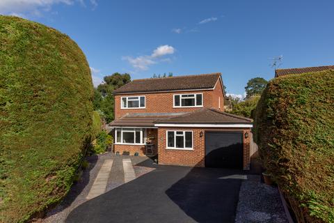 Hutchins Way, Horley, Surrey, RH6