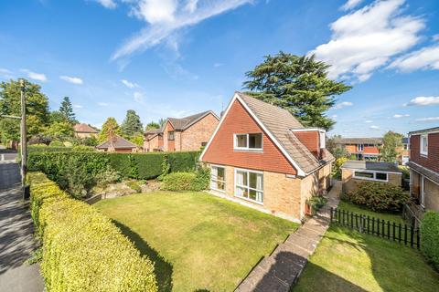 4 bedroom detached house for sale, Holly Close, Woking, GU21