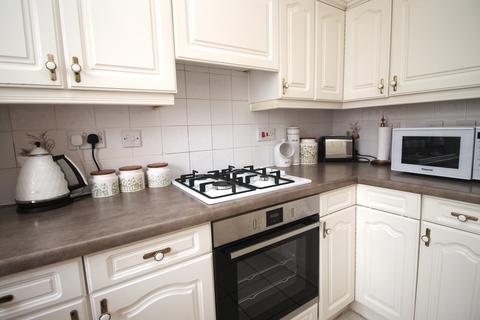 2 bedroom flat to rent, Waverley Road, Enfield EN2