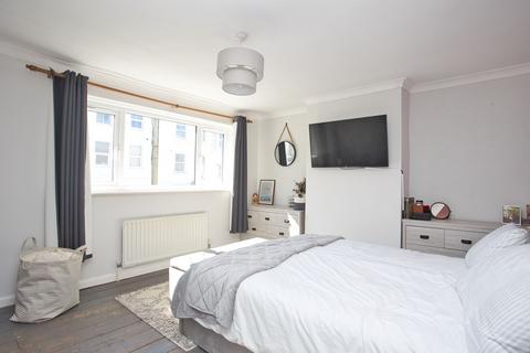 39 East Cliff, Folkestone, CT19 6BU