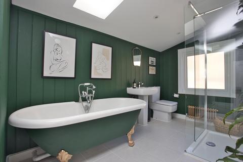 39 East Cliff, Folkestone, CT19 6BU