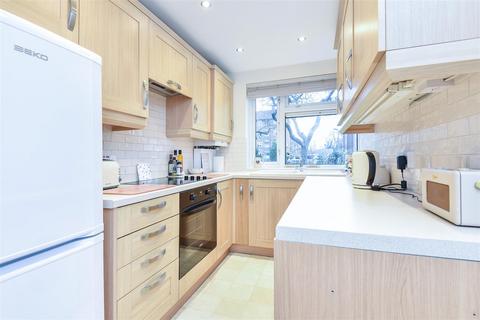 1 bedroom flat for sale, Railway Side, Barnes, London, SW13